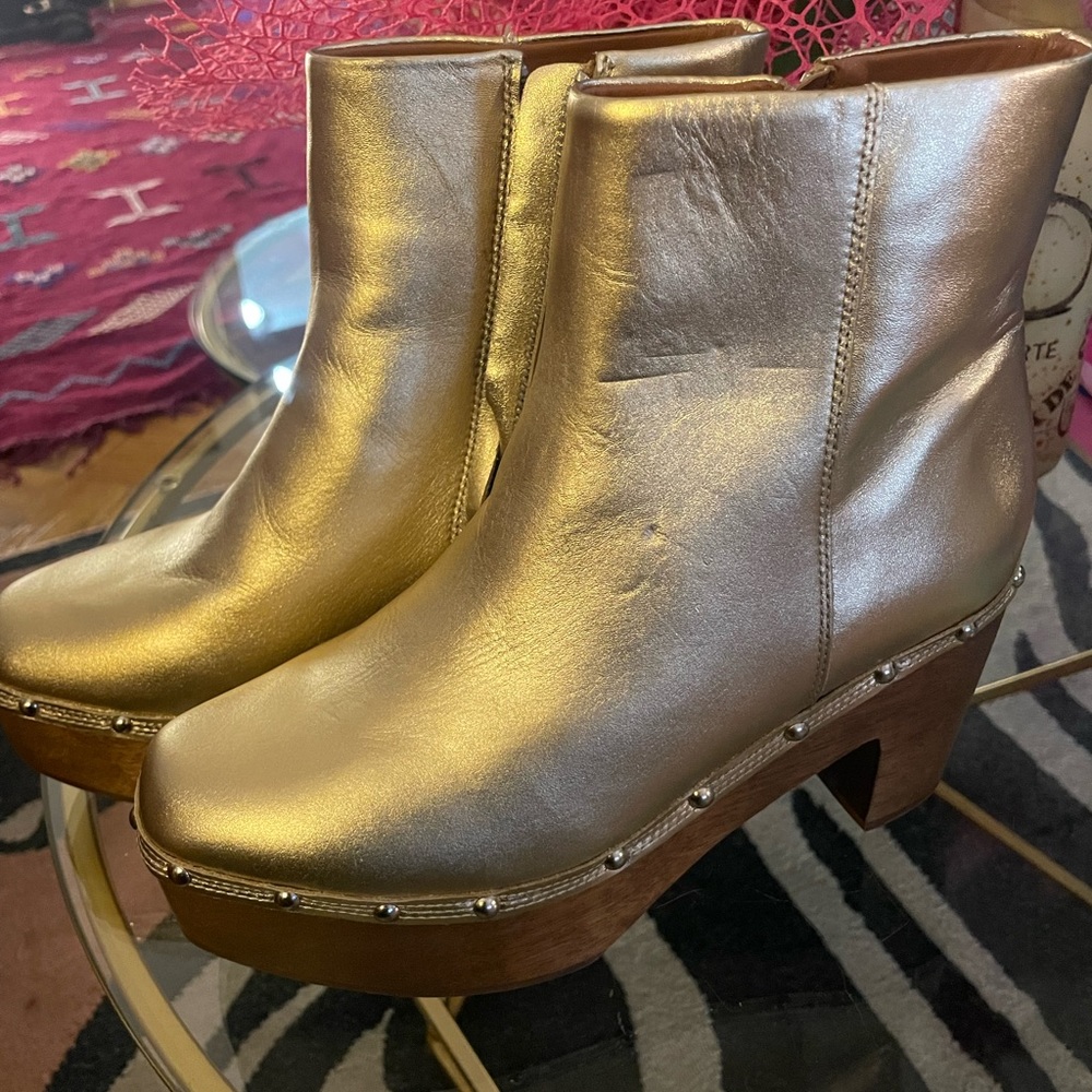 NWOT Gold Ariana Bohling boots 👑